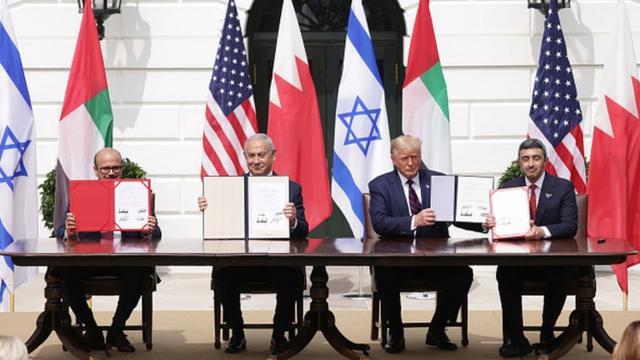 Израиль, Бахрейн и ОАЭ при посредничестве Дональда Трампа подписали мирный договор