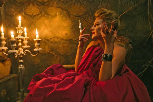 Рената Литвинова в своем новом фильме "Северный ветер", как всегда, величественна, загадочна и неотразима