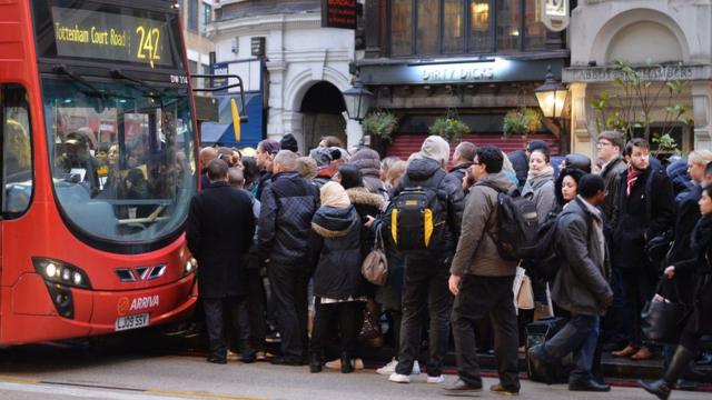 очередь в автобус