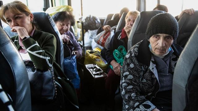 Беженцы из Степанакерта едут в Ереван