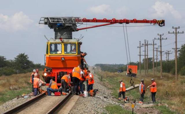 В результате взрывов 16 августа в Крыму оказались повреждены железнодорожные пути