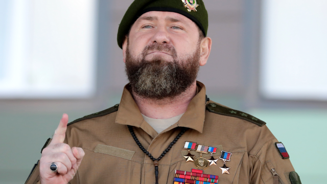 Торжественное построение сотрудников силовых структур Чечни в Грозном