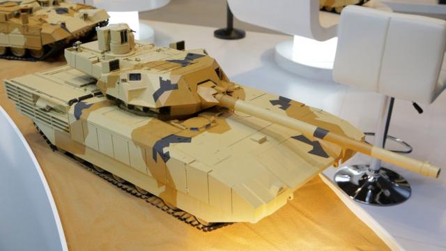 Макет танка Т-14 "Армата" на выставке вооружений и военной техники IDEX Defense, 2021 год