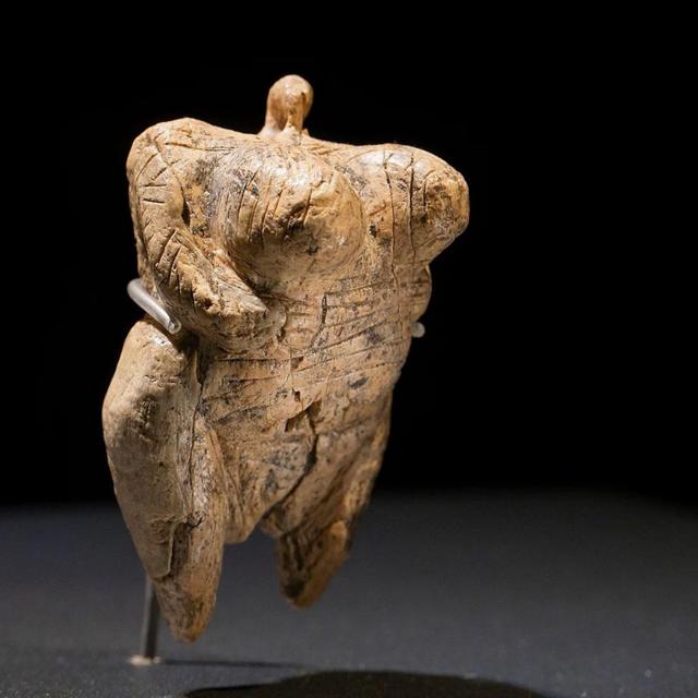 A Vênus de Hohle Fels é a representação mais antiga de um ser humano já encontrada.