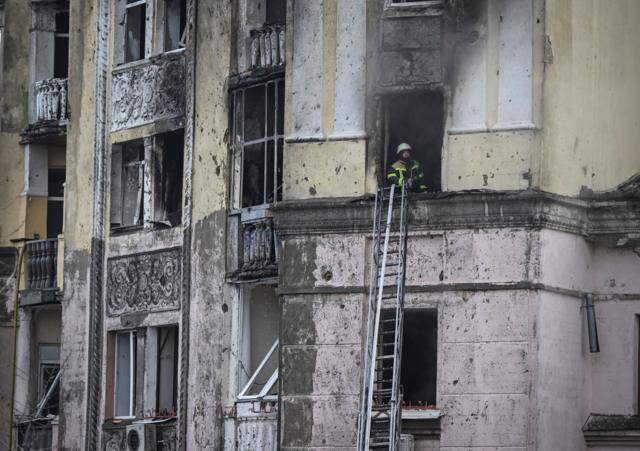 Последствия ракетного удара по Киеву