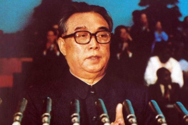 Kim Il-sung, pendiri dan presiden pertama Korea Utara, menerapkan dan mengkonsolidasikan songbun dengan mencampurkan unsur-unsur Konfusianisme tradisional dan komunisme.