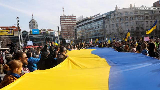 На антивоенные протесты в Белграде собирают до тысячи россиян