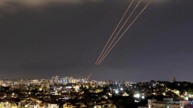 Hệ thống đánh chặn phòng không của Israel khai hỏa