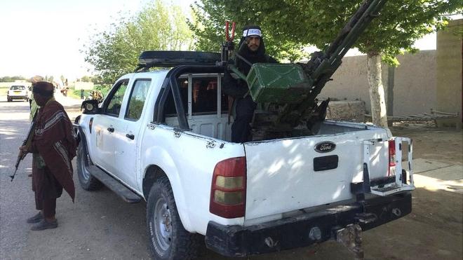 Бойцы "Талибана" с противовоздушной установкой