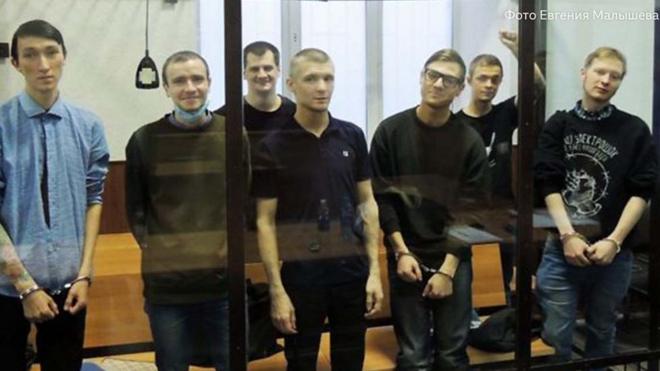 Суд признал виновными семерых фигурантов дела о сообществе "Сеть", признанного в России террористическим