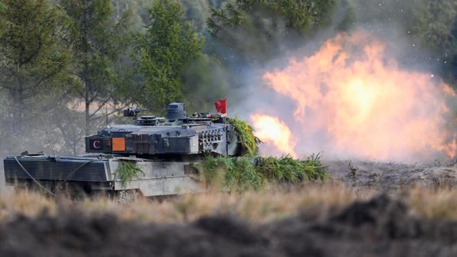 Немецкий танк Leopard 2 на стрельбище