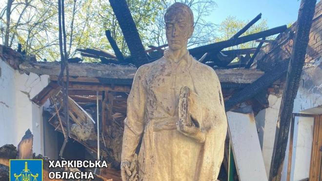 Після пожежі збереглася скульптура Григорія Сковороди, створена Ігорем Ястребовим