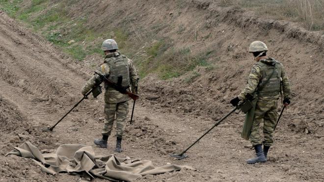 Азербайджанские саперы в Физулинском районе вскоре после окончания войны