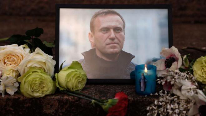портрет Навального на мемориале