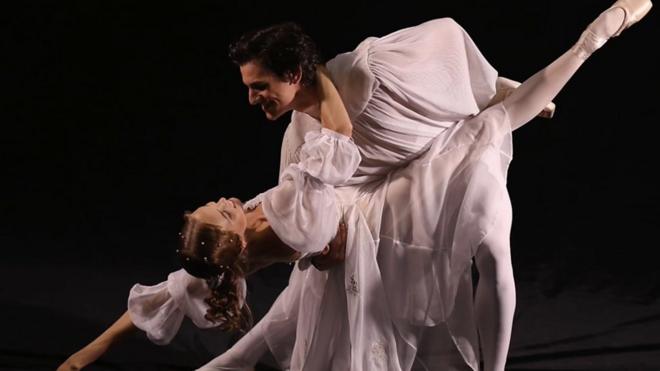 Артисты балета Ксения Захарова и Николай Мальцев вместе уже 3 года.