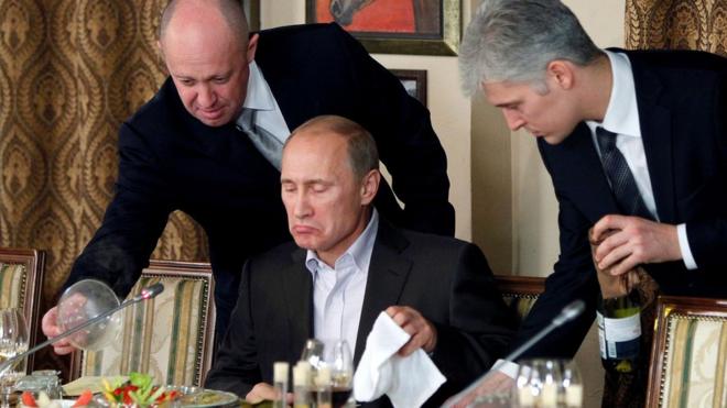 Пригожина іноді називають "шеф-кухарем Путіна", оскільки він керував кейтеринговим бізнесом, який обслуговував Кремль