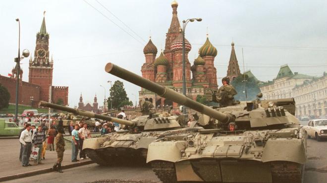 Танки на Красной площади в Москве в августе 1991 года