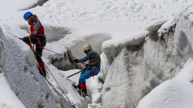Mountaineers climbing the Alps
