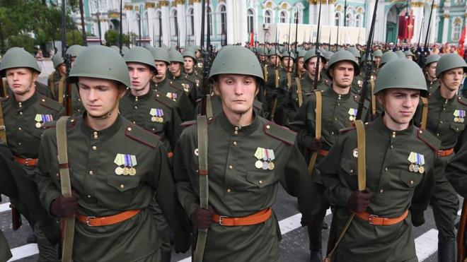 Часть солдат на параде пройдет по Красной площади в гимнастерках, напоминающих форму времен Великой Отечественной