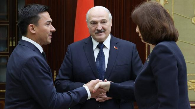 Дмитрий Басков и председатель Совета Республики Наталья Кочанова На встрече с Лукашенко
