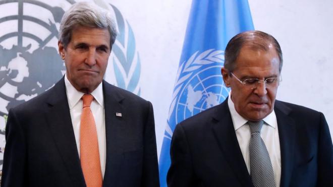 Госсекретарь США Джон Керри и министр иностранных дел РФ Сергей Лавров (справа)