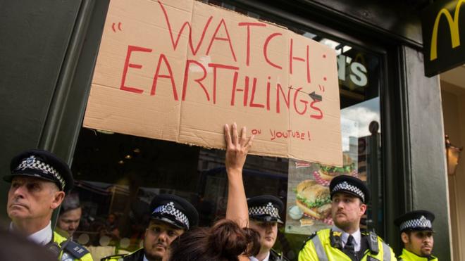 демонстрация зоозащитников в Лондоне