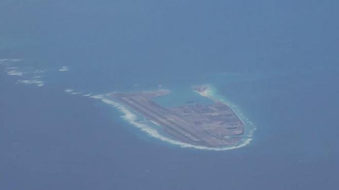 Искусственный остров в Южно-китайском море.