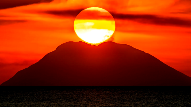 солнце над вулканом
