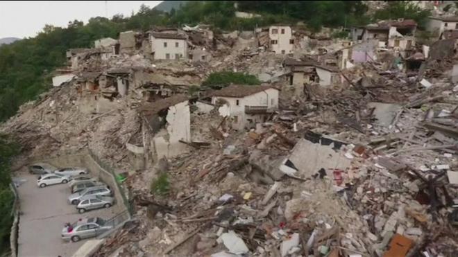 Более 240 человек погибли и более 360 ранены в результате землетрясения, произошедшего в среду в центральной части Италии.