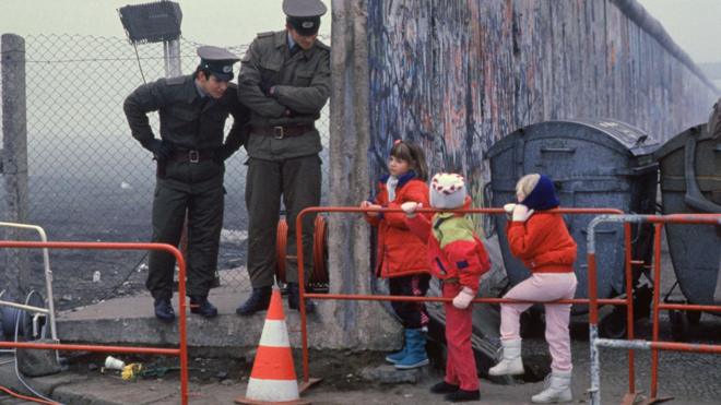 Дети и военные в ГДР