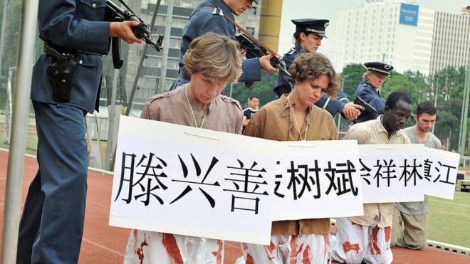 Акция против смертной казни в Китае, прошедшая в Париже