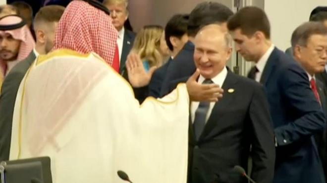 Владимир Путин и наследный принц Саудовской Аравии не скрывают своих чувств.