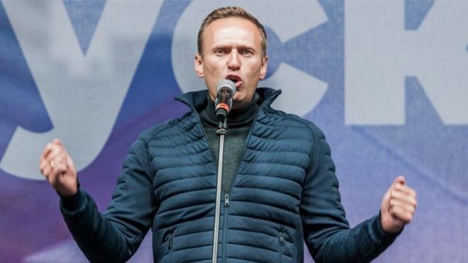 Навальный выступает на митинге оппозиции на проспекте Сахарова, 29 сентября
