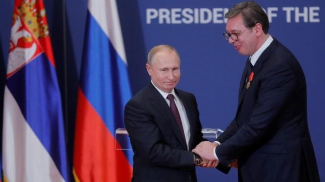 Vladimir Putin i Aleksandar Vučić su u dobrim odnosima. Srspki predsednik je u januaru dobio ruski orden Aleksandra Nevskog