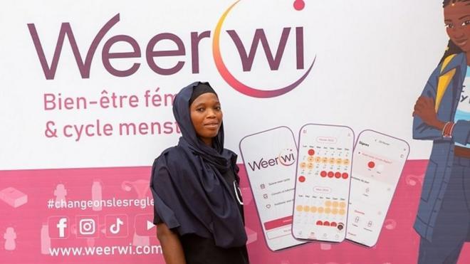 Les outils Weerwi, une application, un livret et une chaîne Youtube ont été lancé au Sénégal pour informer et éduquer les femmes à la santé menstruelle.