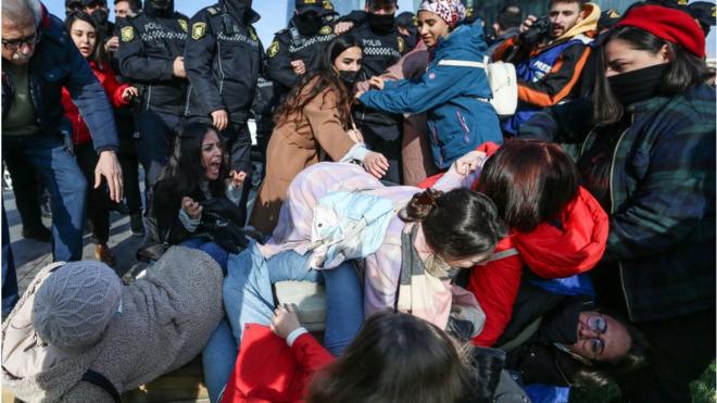 Bakı yeni media qanunu Yeni media haqqinda qanun jurnalistlər yeni media haqqında qanuna etiraz edirlər Azərbaycan