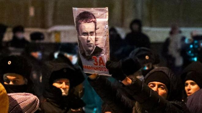 Сторонники Навального на морозе ждали решения суда в Химках