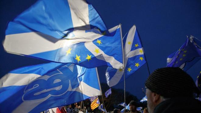 Флаги Шотландии со звездами ЕС