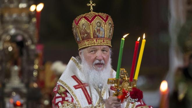 патриарх Кирилл во время Пасхальной службы