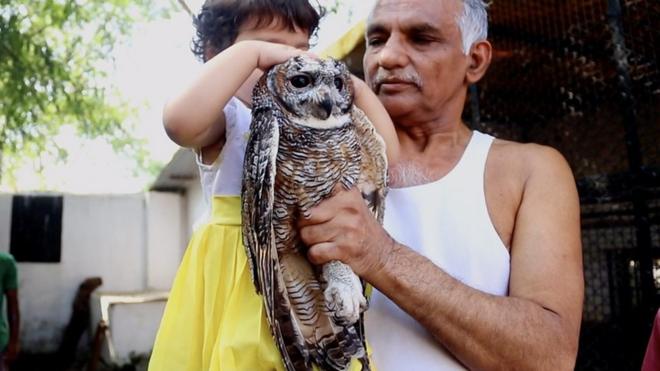 Индиец Пракаш Амте устроил приют для диких животных прямо у себя дома