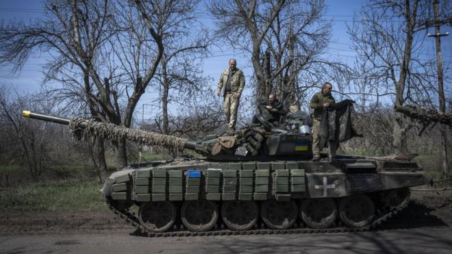 A Ukrainian tank near the frontlines in Bakhmut