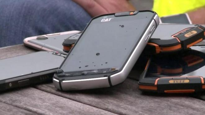 Противоударные, водонепроницаемые, пылезащитные. Действительно ли современные мобильные телефоны способны выдержать тест на прочность?