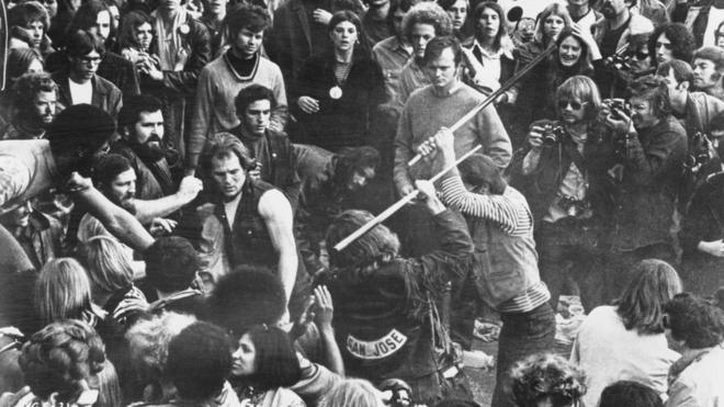 Избиение "Ангелами Ада" зрителей на рок-концерте в Альтамонте 6 декабря 1969 года стало символом конца идеалистической эпохи 60-х