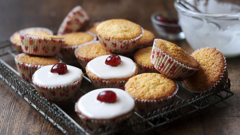 Cherry Bakewell cupcakes