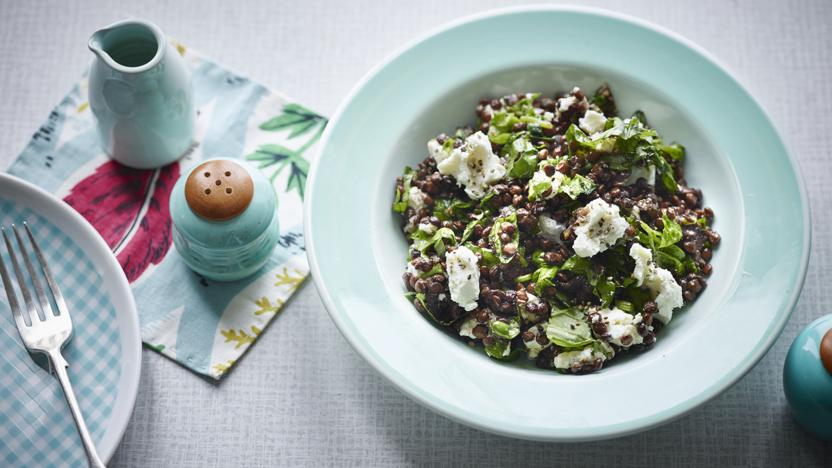 Lentil and goats' cheese salad