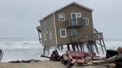 A beach house in North Carolina collapsed into the sea because of high tides.