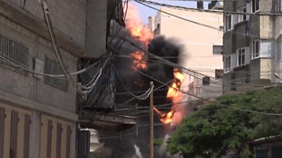Air strike hits building in Gaza