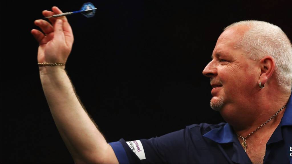 Robert Thornton throws a dart on the oche