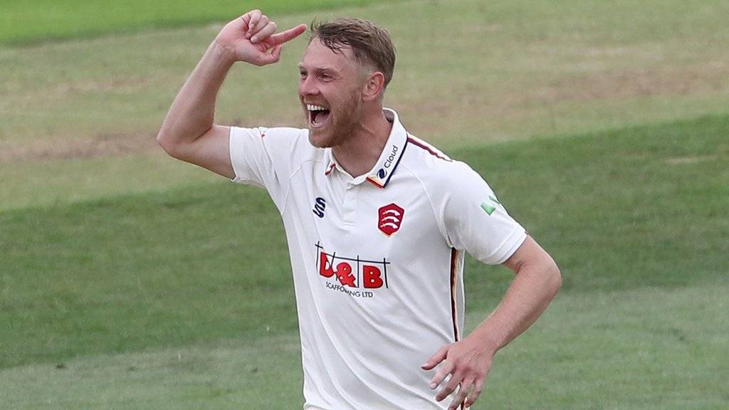 Essex paceman Jamie Porter has already taken three Hampshire second-innings wickets after taking five in the first innings