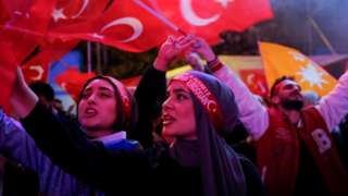 Сторонники Эрдогана празднуют победу